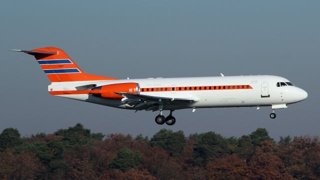 Fokker 100 (PH-KBX)