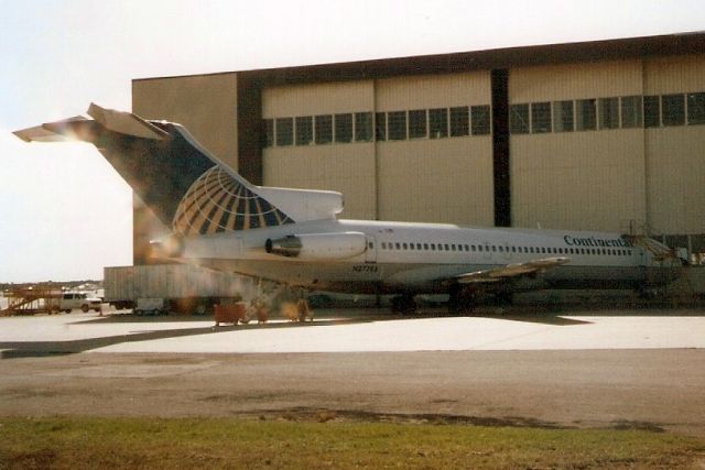 BOEING 727-200 (N27783) - Seen here in Jan-92.  Registration cancelled 24-Apr-03.  Broken up at KMIA.