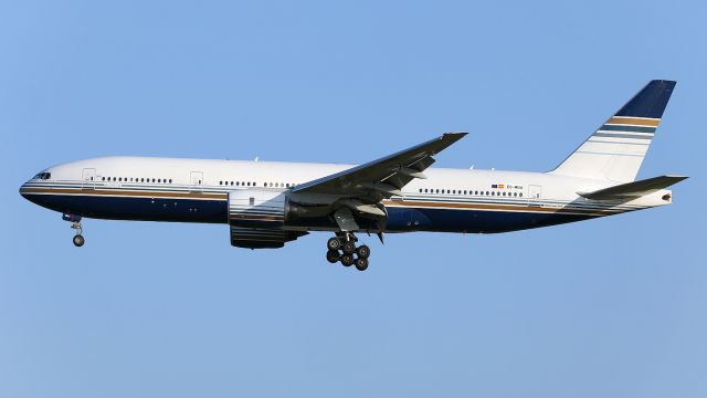 Boeing 777-200 (EC-MUA) - RWY07R