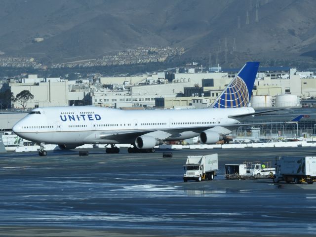 Boeing 747-400 —