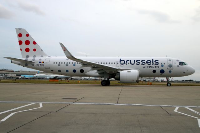 Airbus A320neo (OO-SBE) - Taxiing to depart rwy 27L on 25-Aug-24 operating flight BEL2096 to EBBR.