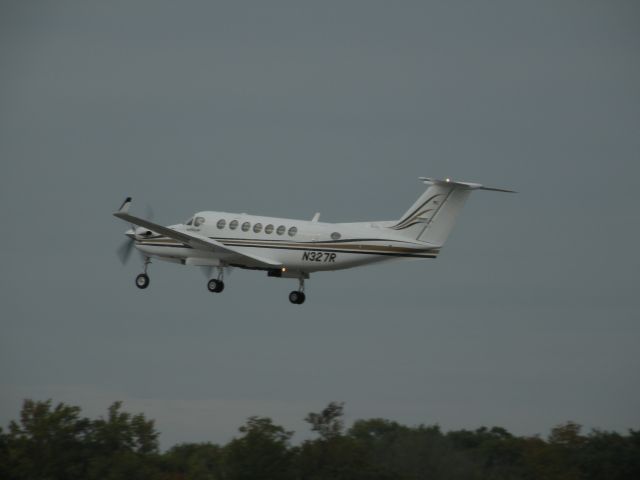 Beechcraft Super King Air 350 (N327R)