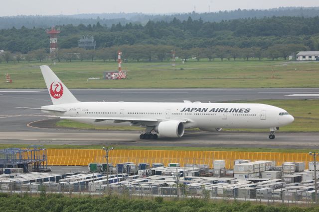 BOEING 777-300ER (JA742J)