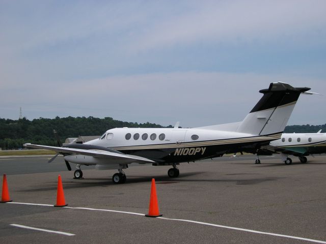 Beechcraft Super King Air 200 (N100PY)