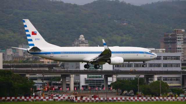 Boeing 737-700 (N3701)