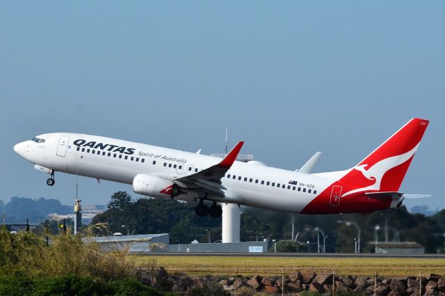 Boeing 737-800 (VH-VZS) - VH-VZS Qantas Boeing 737-838(WL) YSSY 27 May 2018