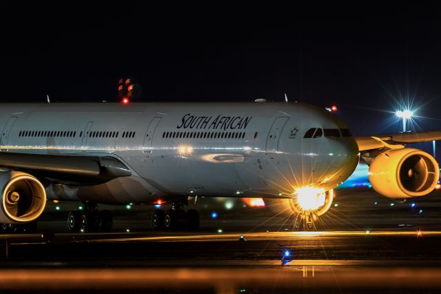 Airbus A340-600 (ZS-SNA)