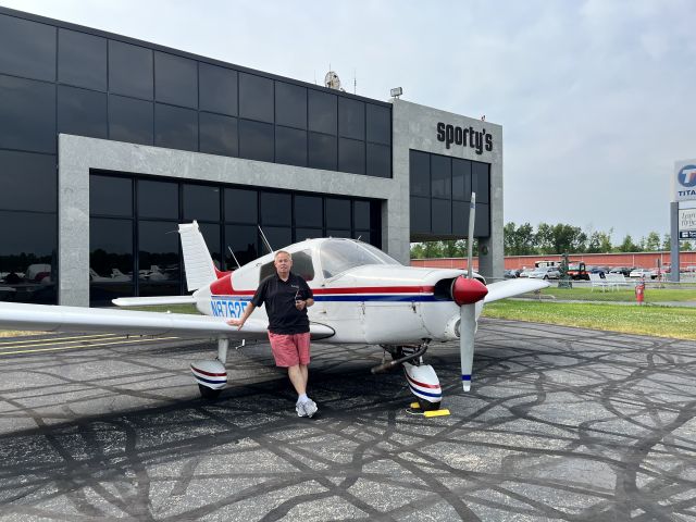 Piper Cherokee (N8762E)