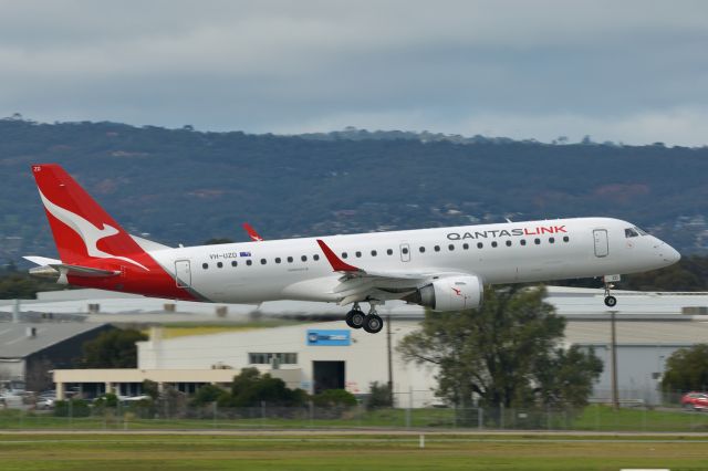 Embraer ERJ-190 (VH-UZD) - ADELAIDE AIRPORT, JULY 4, 2022.