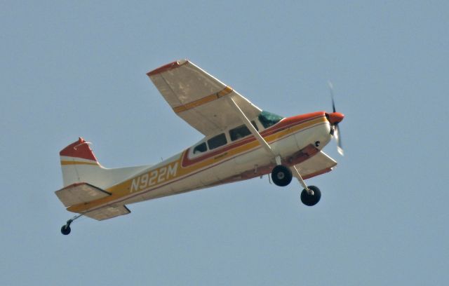 Cessna Skywagon (N922M)