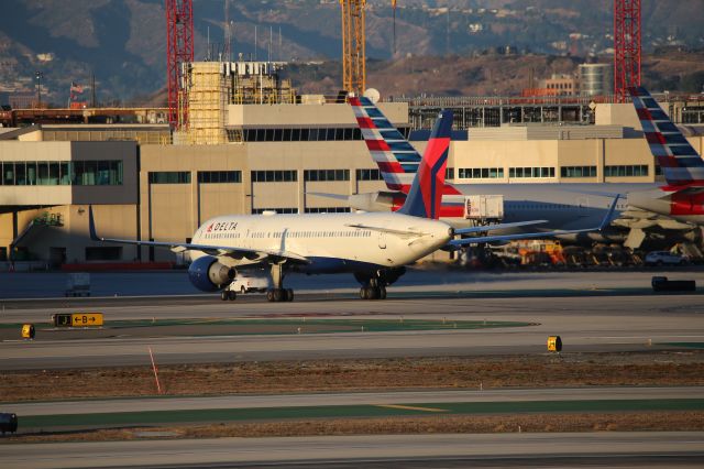 Boeing 757-200 (N541US)