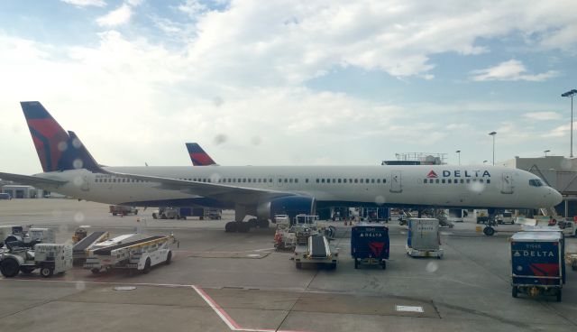 BOEING 757-300 (N589NW) - Returned to the gate after 3 hours on the Tarmac. Made for a good opprotunity for some pics!