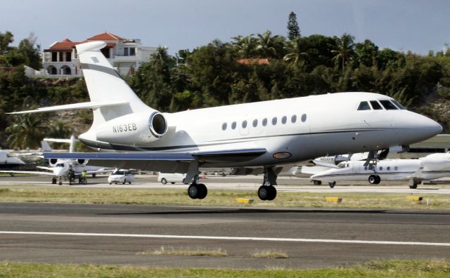 Dassault Falcon 2000 (N163EB)