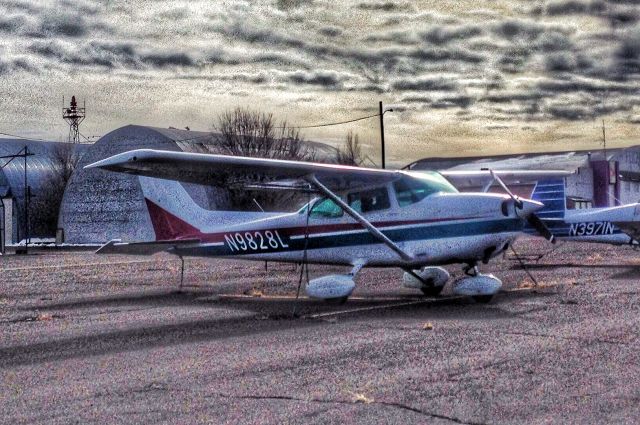 Cessna Skylane (N9828L) - N9828L - 1986 Cessna 172P at KBYI J.R. "Jack" Simplot airport Burley Idaho.