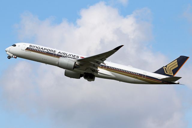 Airbus A350-900 (9V-SMB) - SIA52 departs for IAH.