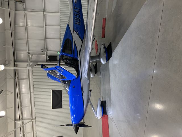 Cirrus SR-22 (N95AT)