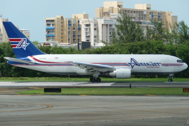 BOEING 767-200 (N743AX)
