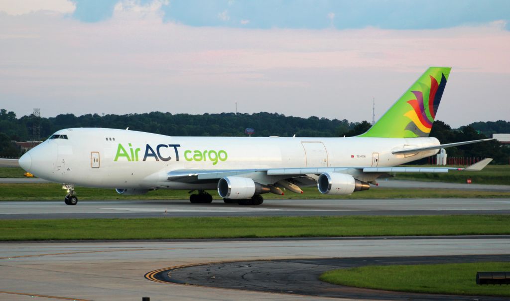 Boeing 747-400 (TC-ACM)