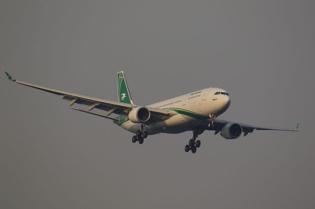 Airbus A330-200 (YI-AQY)