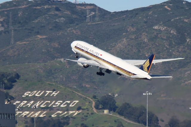 BOEING 777-300ER (9V-SNC)