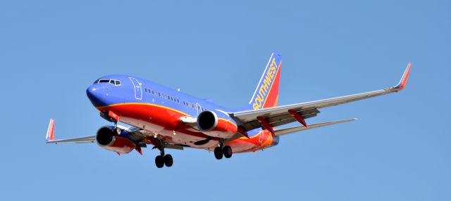 Boeing 737-700 (N7741C)