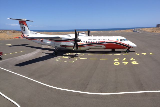 de Havilland Dash 8-400 (F-ZBMC) - Détachement Saint Pierre (FMEP). Dash8 Q400 MR  de la base avions de la Sécurité Civile de Marignane à la Réunion (Octobre 2012) pour la saison feu.