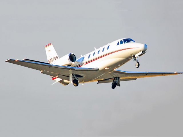 Cessna Citation Excel/XLS (N657QS) - Netjets Cessna Sovereign taking off.