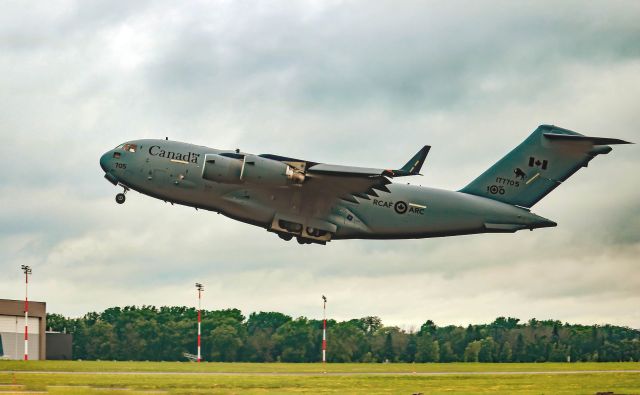 Boeing Globemaster III (17-7705) - Flight demonstration at this years at this Quinte Airshow 