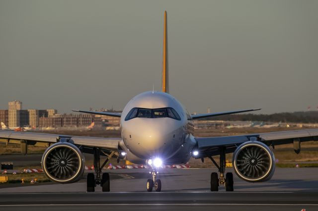 Airbus A321 (TC-RBS)