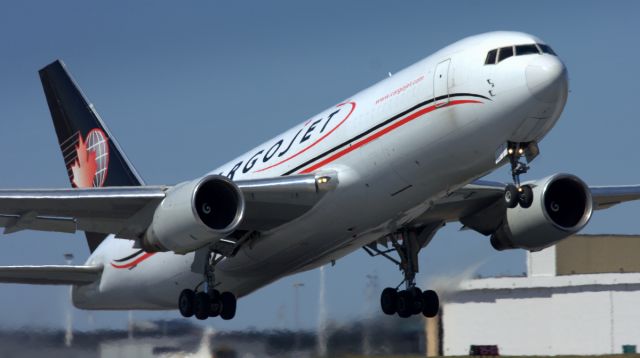 BOEING 767-200 (C-FMCJ)