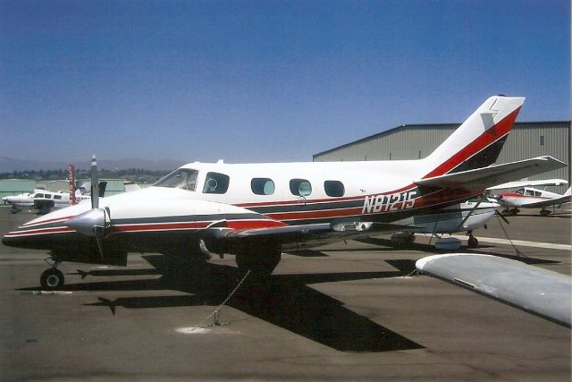 Beechcraft Duke (N81215) - Seen here in Aug-06.  Registration cancelled 25-Nov-14.