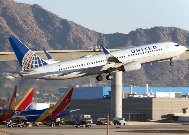 Boeing 737-800 (N35260)