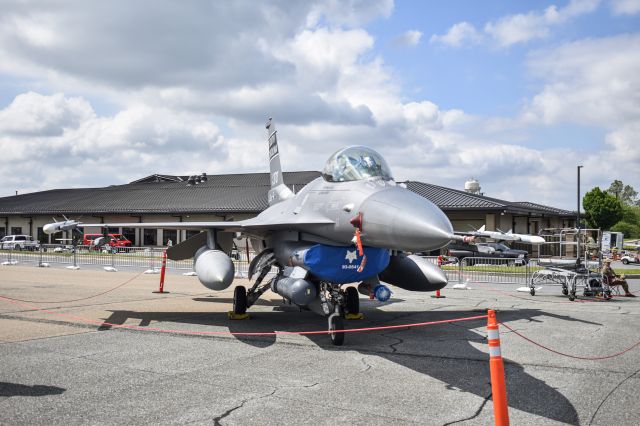 Lockheed F-16 Fighting Falcon (91-0370)