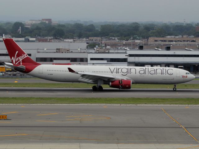 Airbus A330-300 (G-VGEM)