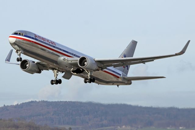 BOEING 767-300 (N381AN)