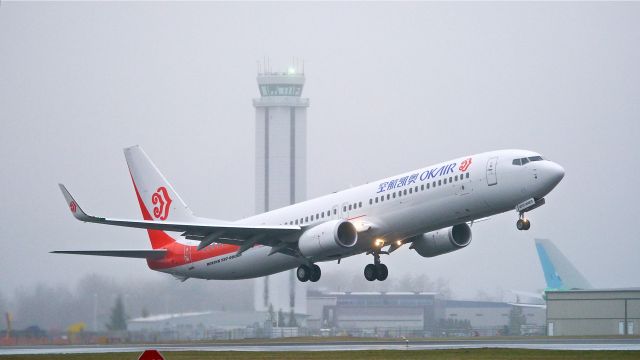 Boeing 737-900 (B-1739) - BOE681 from KBFI on rotation from a foggy Rwy 16R after a touch/go landing on 1/27/15. (ln 5223 / cn 41114)