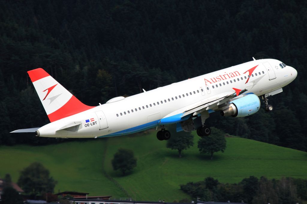 Airbus A320 (OE-LBT)