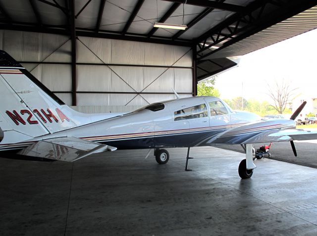 Cessna 310 (N21HA) - The classic beauty of a C310! Why dont they build these aircraft anymore????