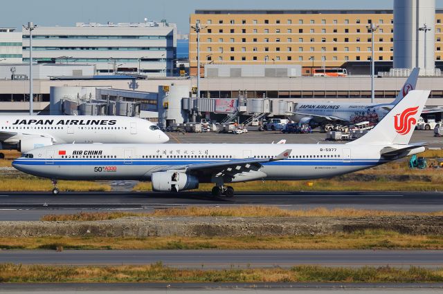 Airbus A330-300 (B-5977)