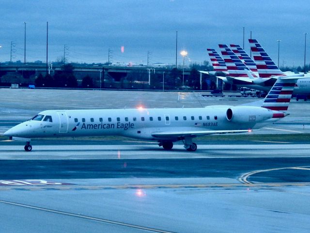 Embraer ERJ-145 (N683AE)