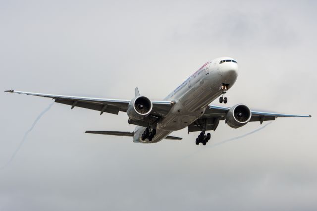 BOEING 777-300ER (B-2002)