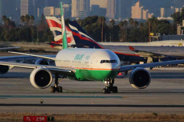 BOEING 777-300ER (B-16702)