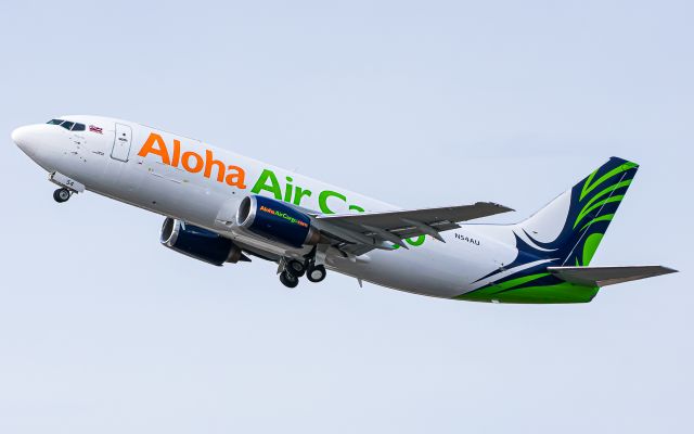 BOEING 737-300 (N54AU) - N54AU leaving Spokane after being repainted