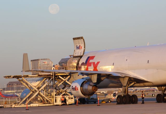 Boeing MD-11 (N628FE)