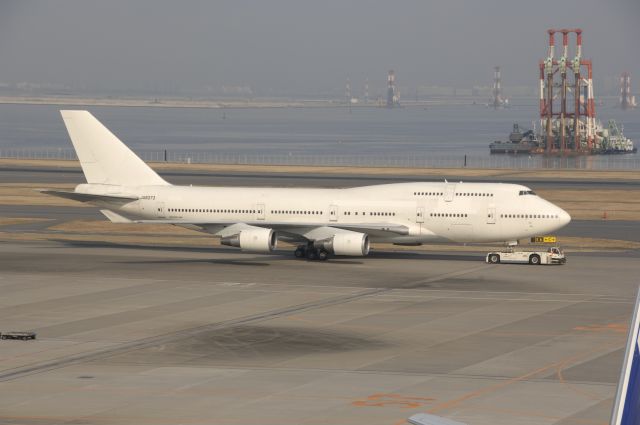 Boeing 747-400 (BON8073) - Traction at Haneda Intl Airport on 2010/1/31 No Title exJAL