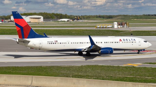 Boeing 737-900 (N851DN)