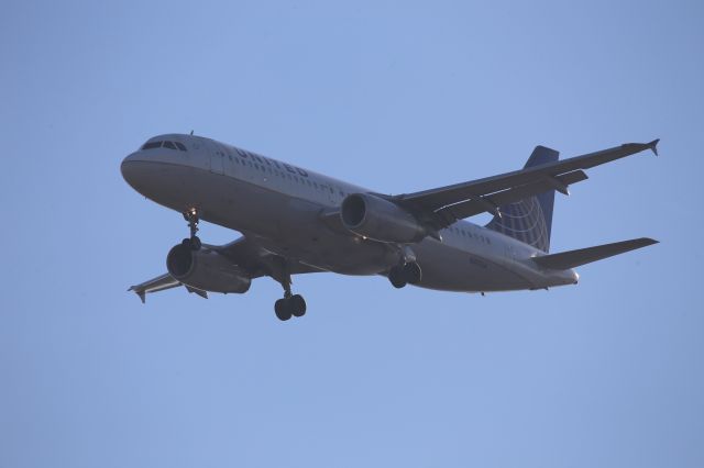 Airbus A320 (N413UA)