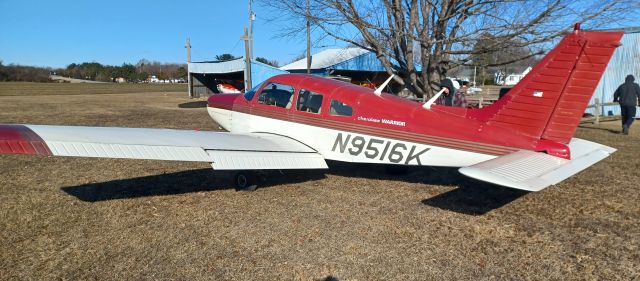 Piper Cherokee (N9516K) - Morning preflight 