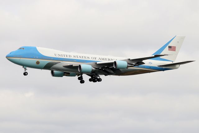 Boeing 747-200 (82-8000) - 'Air Force One' arriving from Andrews AFB  (9/12)