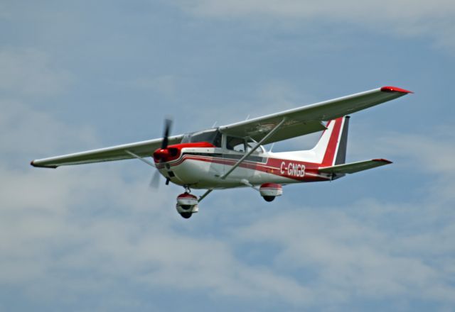 Cessna Skyhawk (C-GNGB) - 1974 Cessna 172M Skyhawk (C-GNGB/172-64435) on final approach to runway 27 at Peterborough Airport (CYPQ/YPQ). Taken on June 5, 2021